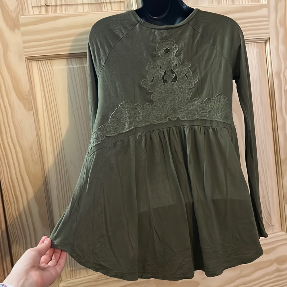 green flowy top